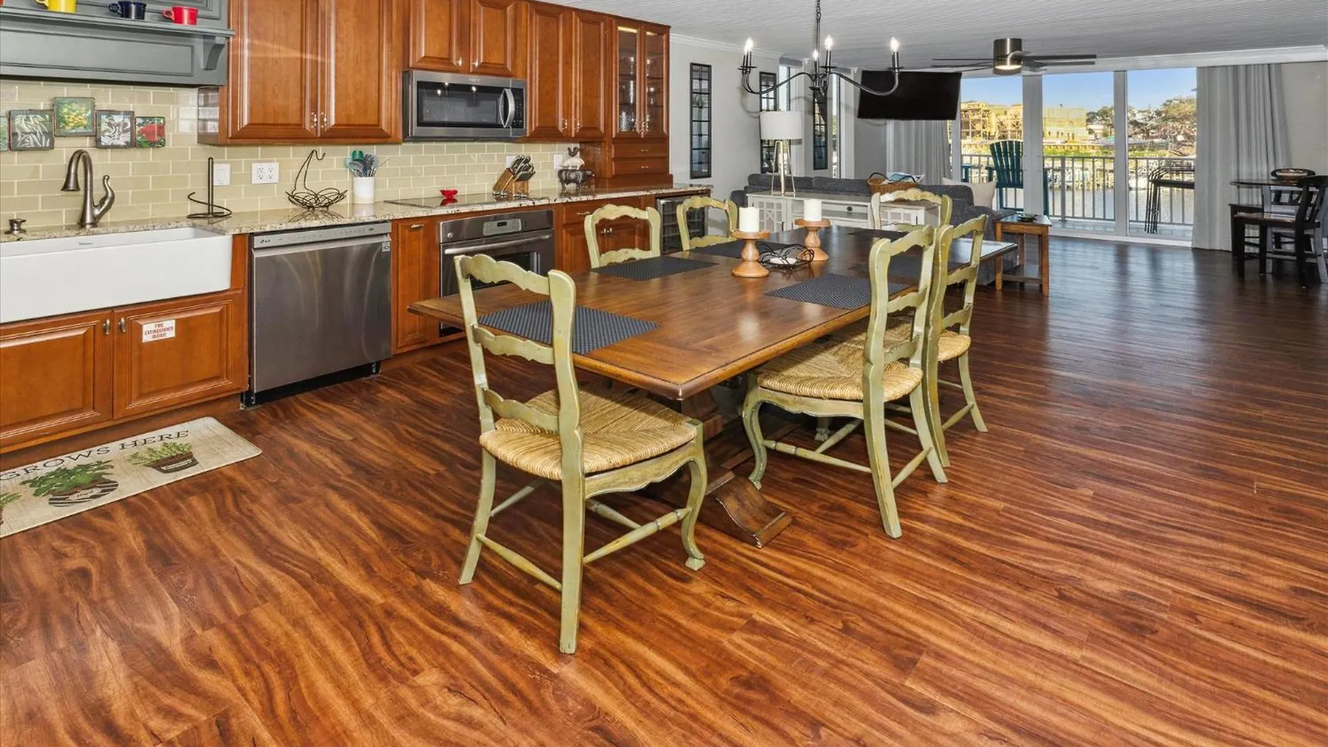 Dolphin Point 305B- By Holiday Isle Properties Destin Apartment