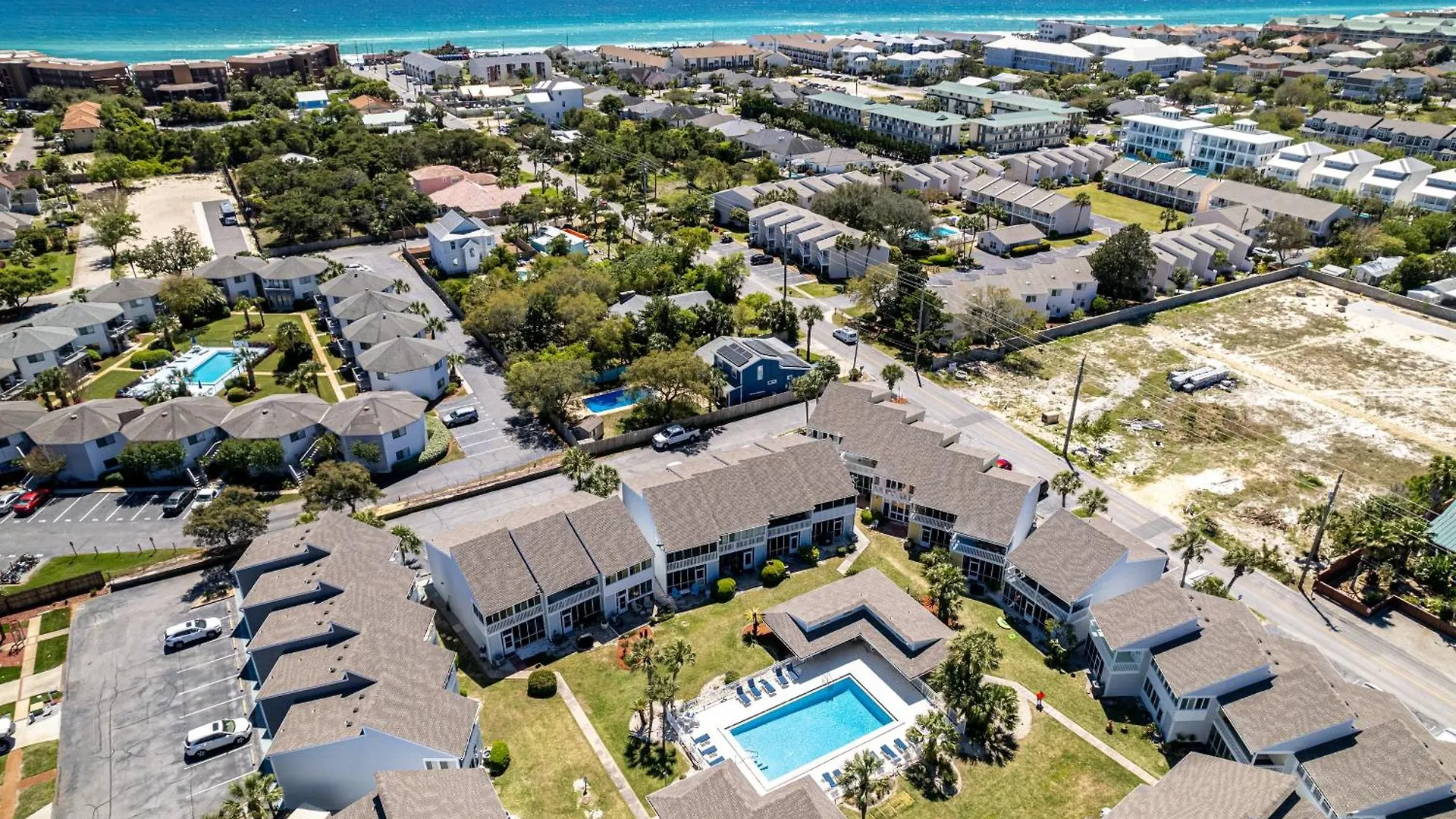 Apartment Dolphin Point 305B- By Holiday Isle Properties Destin